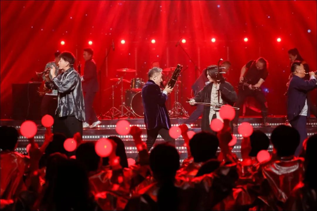 抖音主播集体登上卫视晚会：从直播间到大舞台，已经没那么难了